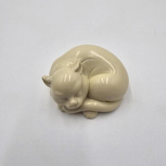 Netsuke Cat Franklin Mint Curio Cabinet Collection Mini Kitten Figurine White - Picture 1 of 5